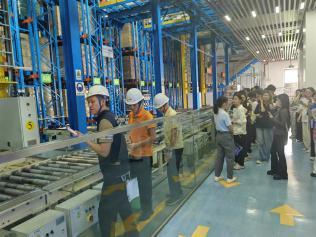 物流管理师生赴汤臣倍健调研,提升物流行业认知与实践能力